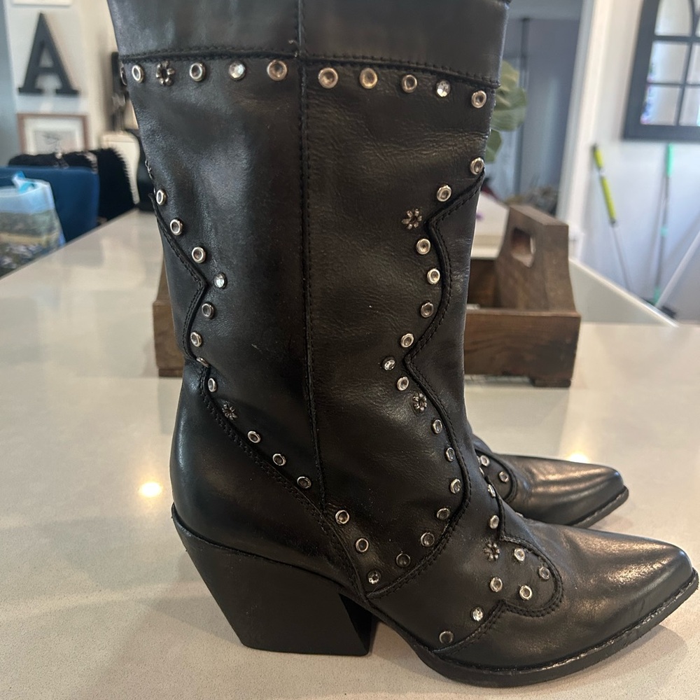 Vince Camuto Julenda Studded Western Boots Size 8.5. Worn/very good condition